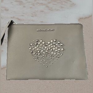 Michael Kors Giftables XL Zip Clutch Bag Saffiano Leather “Gray” Heart Studs